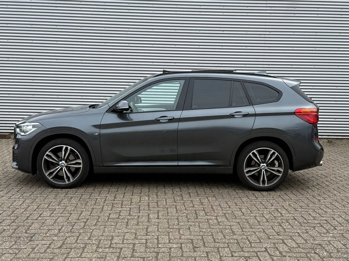SDrive20i High Executive Edition / Panorama / M PAKKET / HeadUp / LEER / VOLLE AUTO