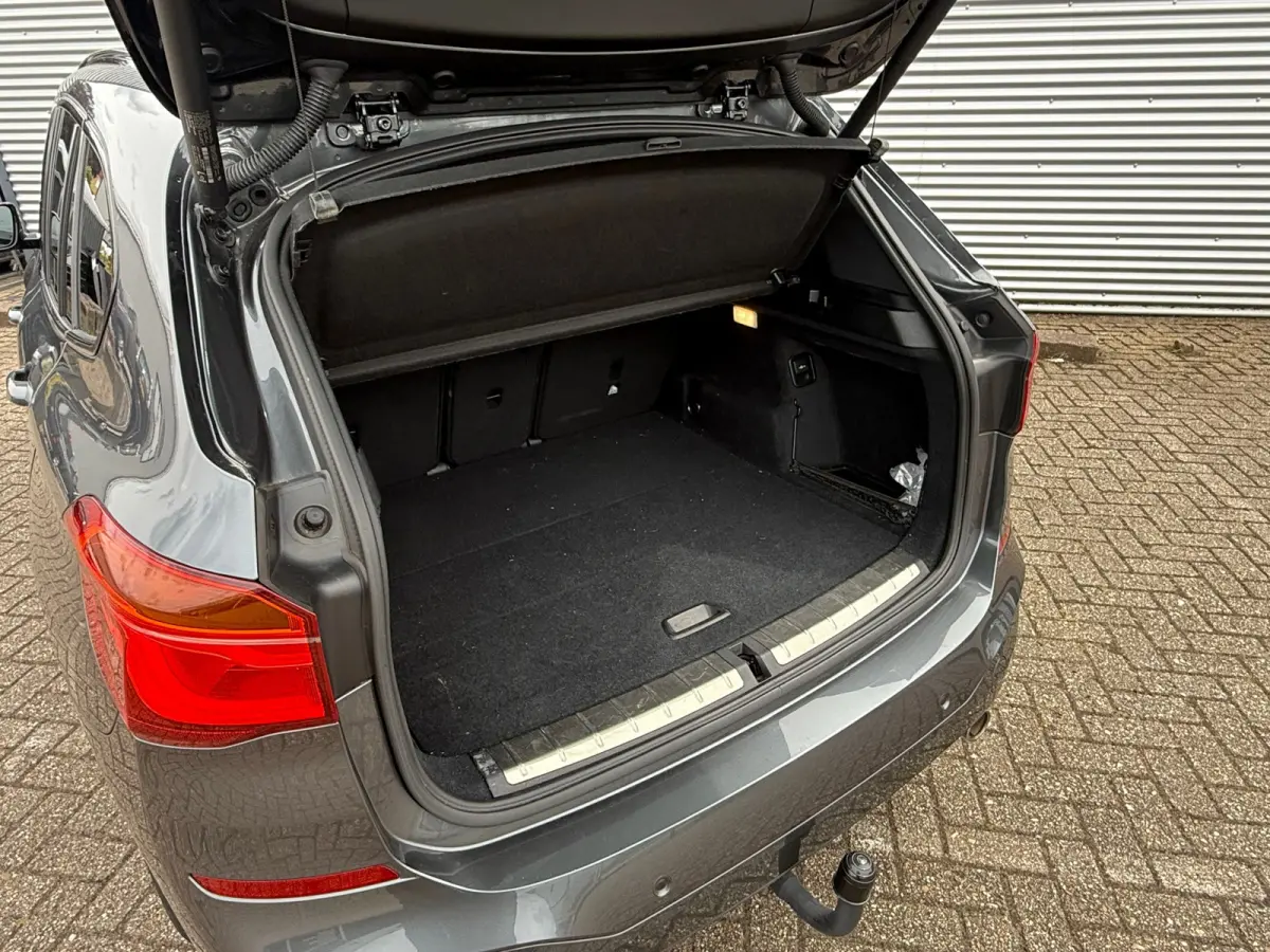 SDrive20i High Executive Edition / Panorama / M PAKKET / HeadUp / LEER / VOLLE AUTO