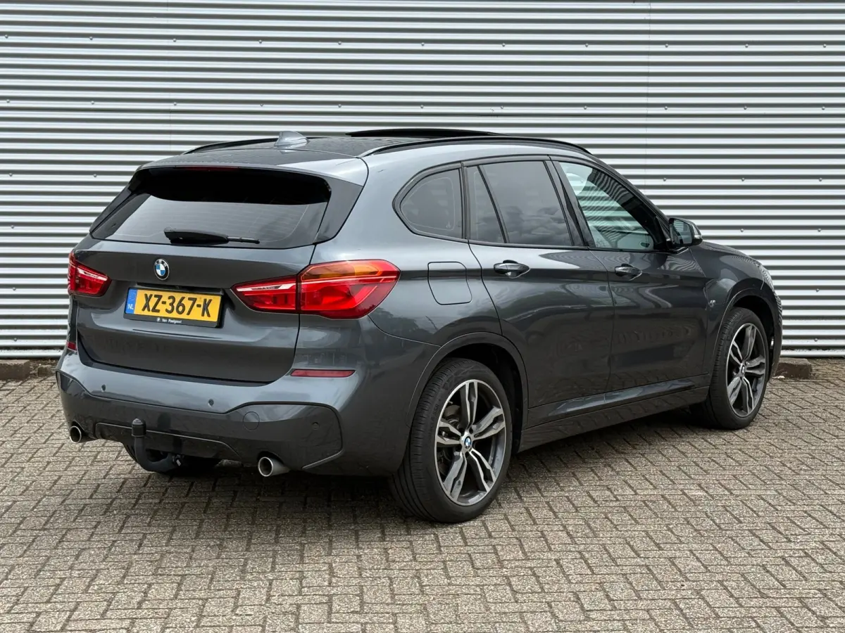 SDrive20i High Executive Edition / Panorama / M PAKKET / HeadUp / LEER / VOLLE AUTO
