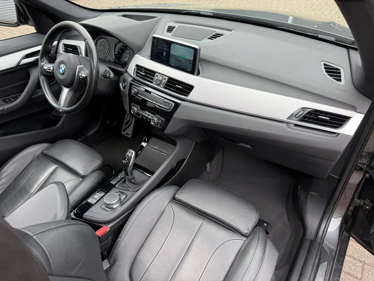 SDrive20i High Executive Edition / Panorama / M PAKKET / HeadUp / LEER / VOLLE AUTO