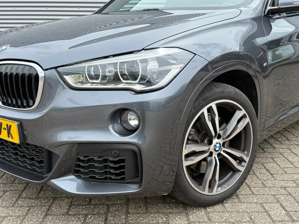 SDrive20i High Executive Edition / Panorama / M PAKKET / HeadUp / LEER / VOLLE AUTO