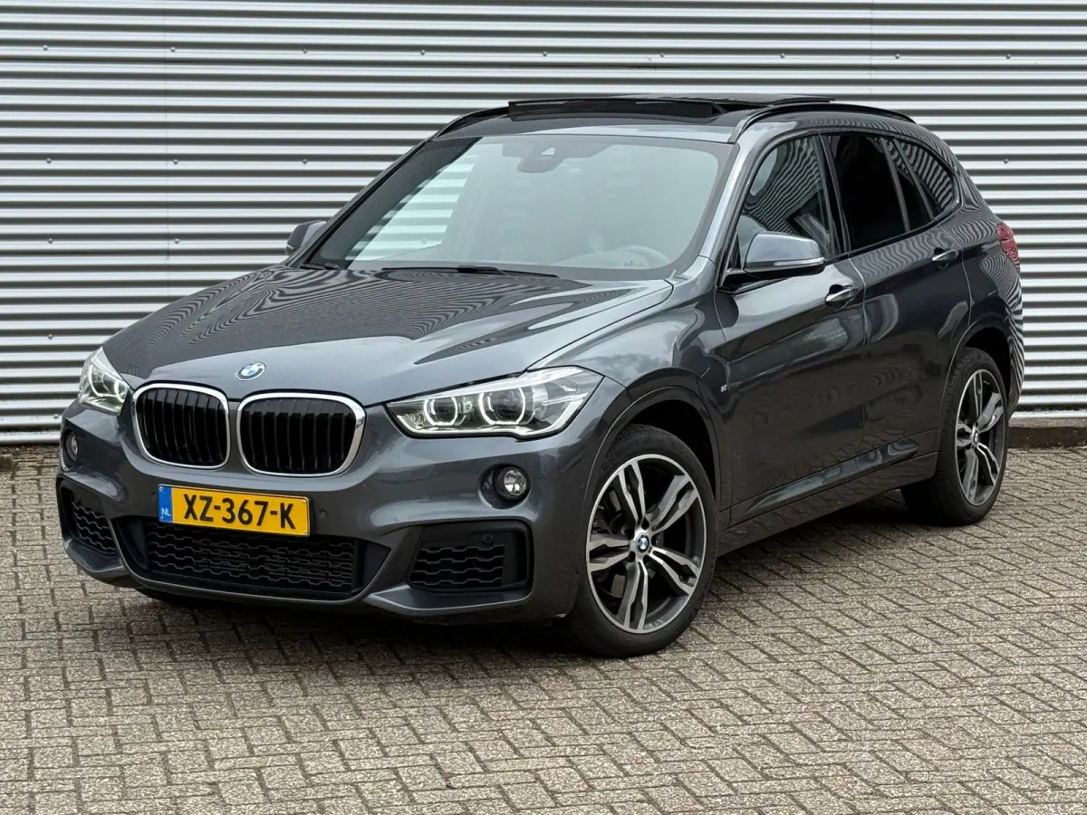 SDrive20i High Executive Edition / Panorama / M PAKKET / HeadUp / LEER / VOLLE AUTO