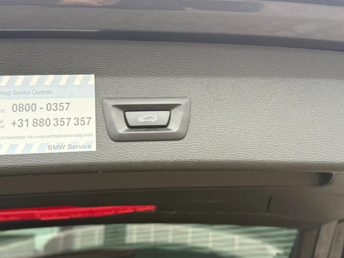 SDrive20i High Executive Edition / Panorama / M PAKKET / HeadUp / LEER / VOLLE AUTO