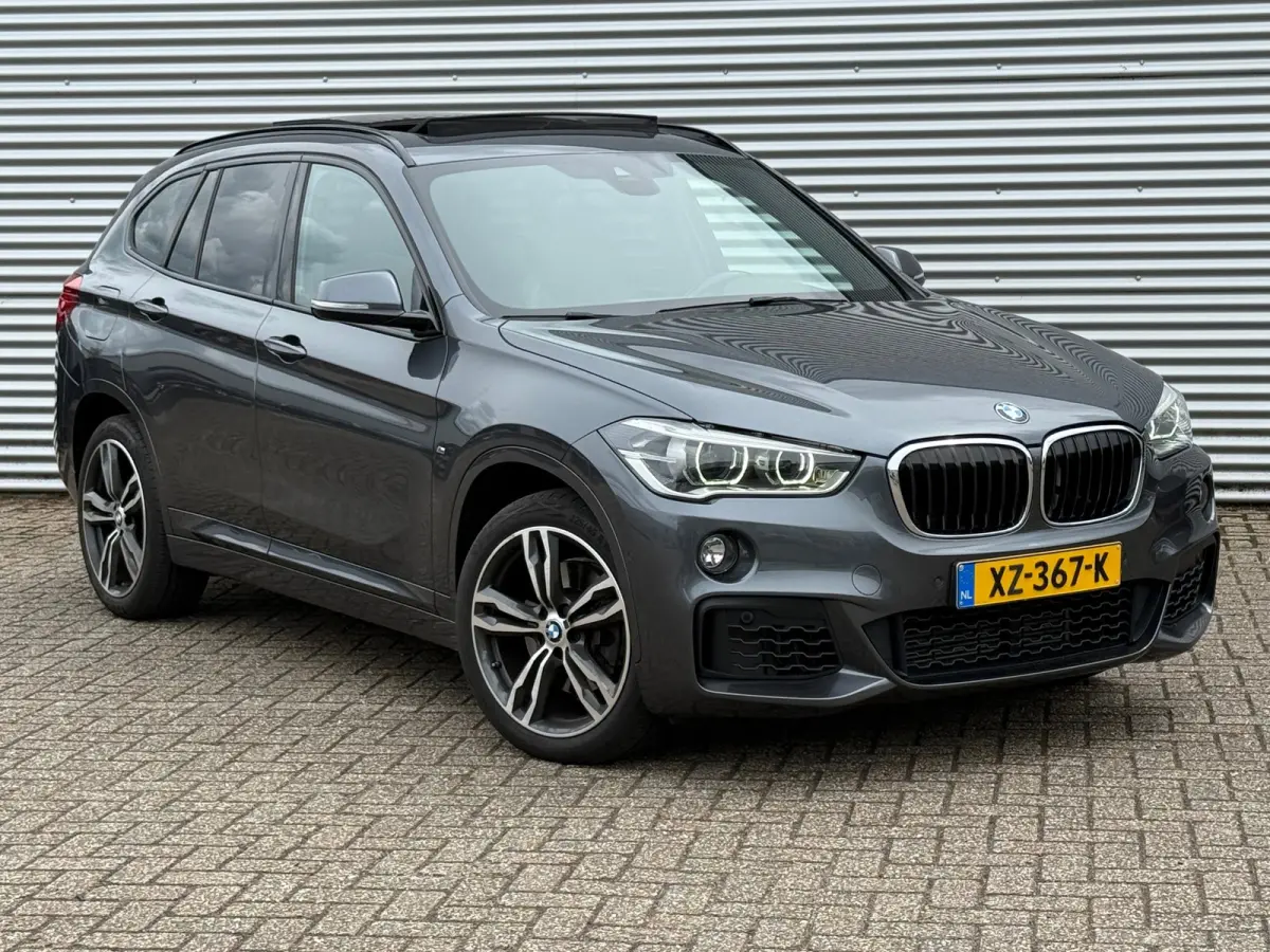 SDrive20i High Executive Edition / Panorama / M PAKKET / HeadUp / LEER / VOLLE AUTO
