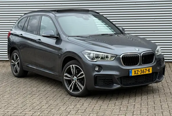 SDrive20i High Executive Edition / Panorama / M PAKKET / HeadUp / LEER / VOLLE AUTO