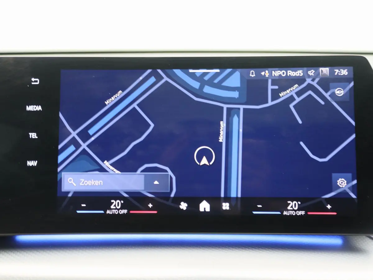 sDrive20i Launch Edition | M Sportpakket | Panoramadak | Apple Carplay/Android Auto | Elek. Trekhaak | Alarm klasse 5 | Adaptieve LED Koplampen | Sfeerverlichting |