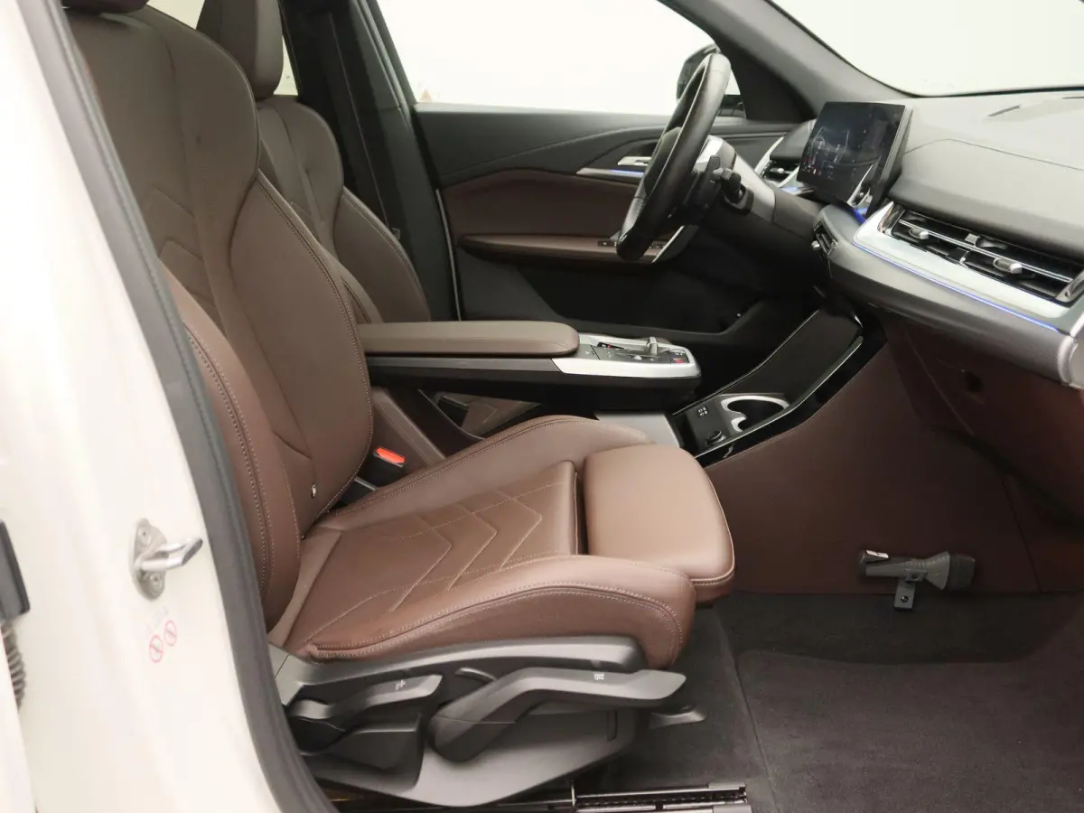 sDrive20i Launch Edition | M Sportpakket | Panoramadak | Apple Carplay/Android Auto | Elek. Trekhaak | Alarm klasse 5 | Adaptieve LED Koplampen | Sfeerverlichting |