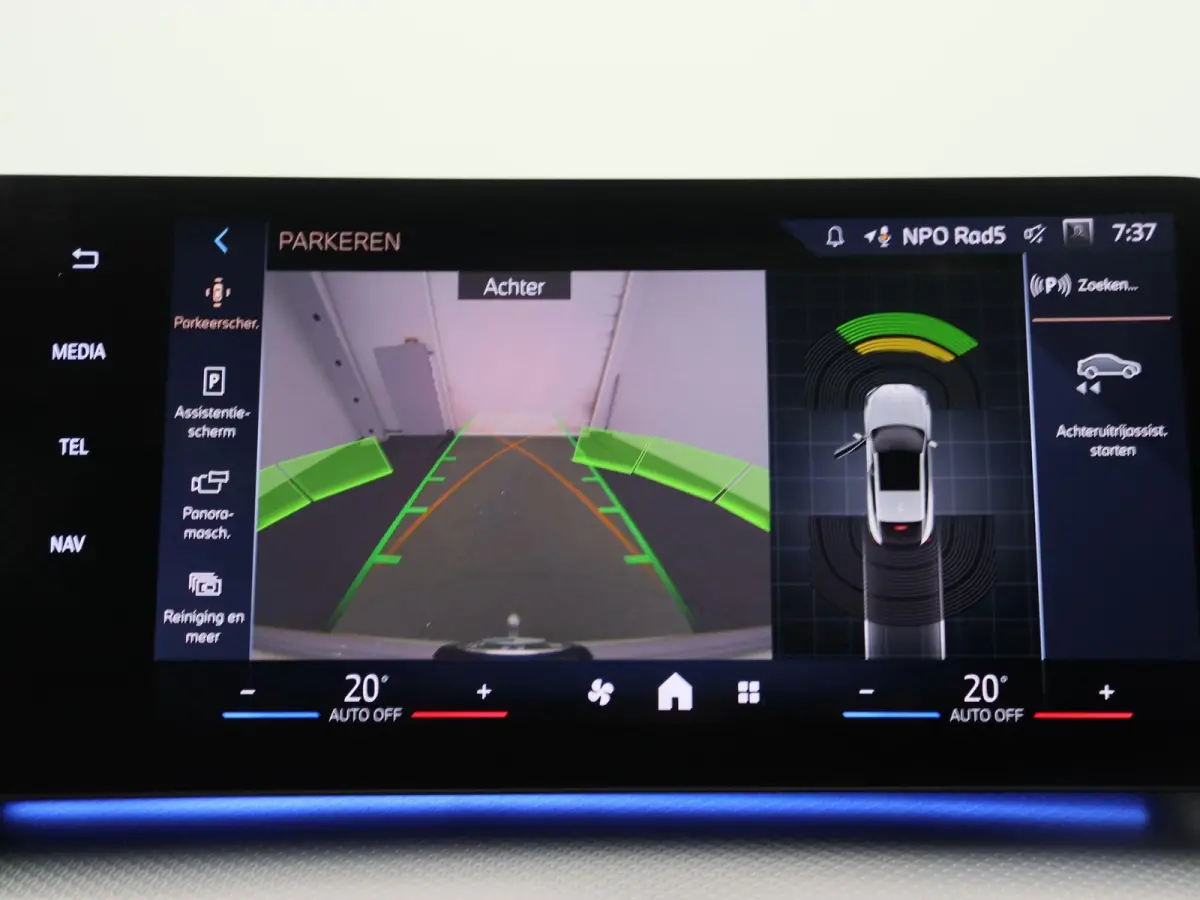 sDrive20i Launch Edition | M Sportpakket | Panoramadak | Apple Carplay/Android Auto | Elek. Trekhaak | Alarm klasse 5 | Adaptieve LED Koplampen | Sfeerverlichting |