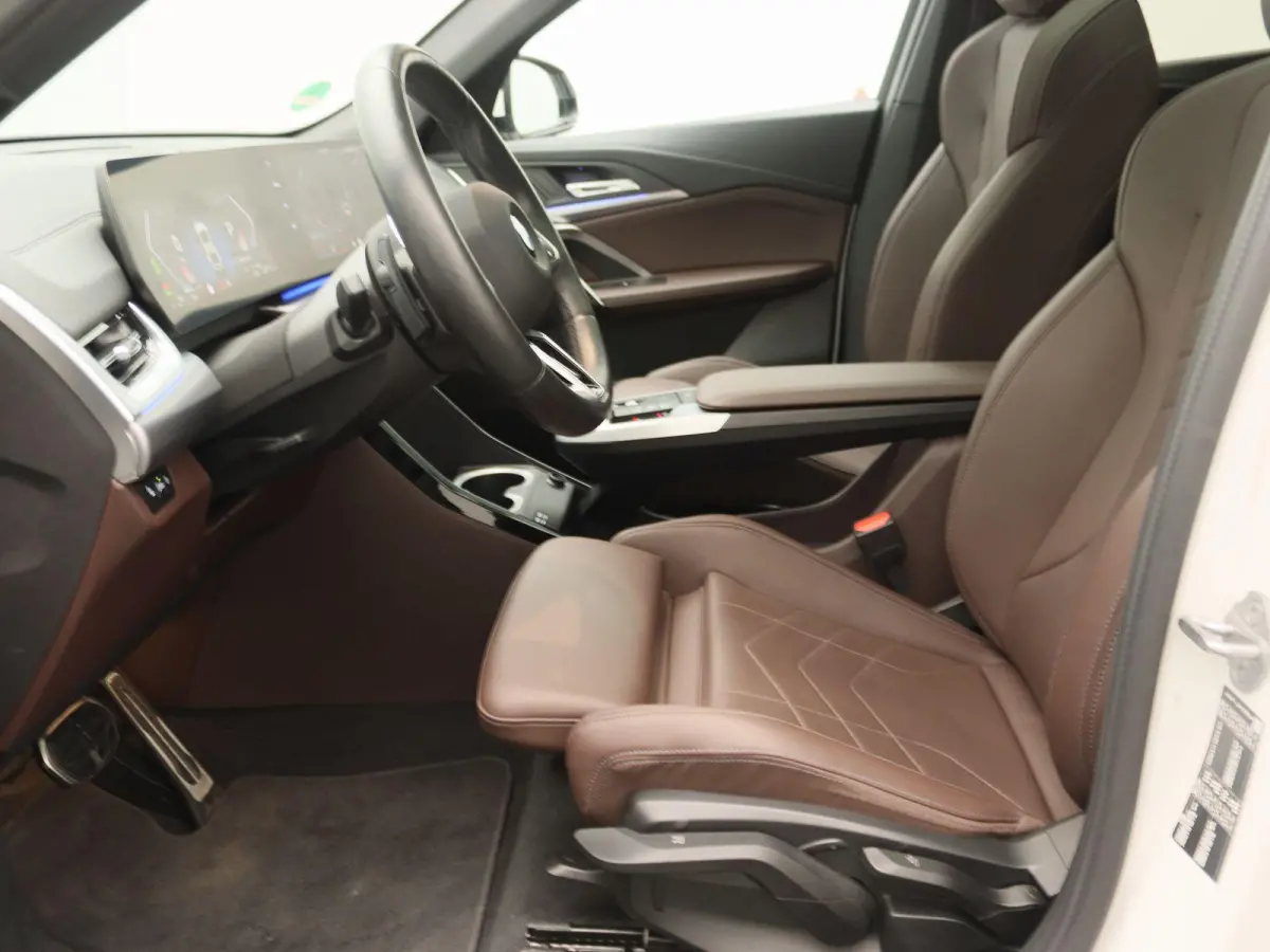 sDrive20i Launch Edition | M Sportpakket | Panoramadak | Apple Carplay/Android Auto | Elek. Trekhaak | Alarm klasse 5 | Adaptieve LED Koplampen | Sfeerverlichting |