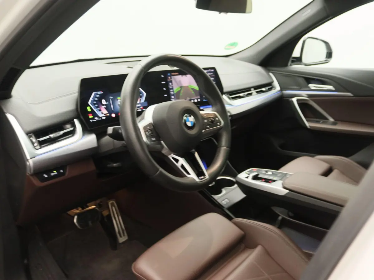 sDrive20i Launch Edition | M Sportpakket | Panoramadak | Apple Carplay/Android Auto | Elek. Trekhaak | Alarm klasse 5 | Adaptieve LED Koplampen | Sfeerverlichting |