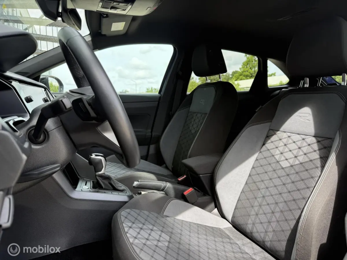 1.0 TSI R-Line Business / CarPlay / Camera