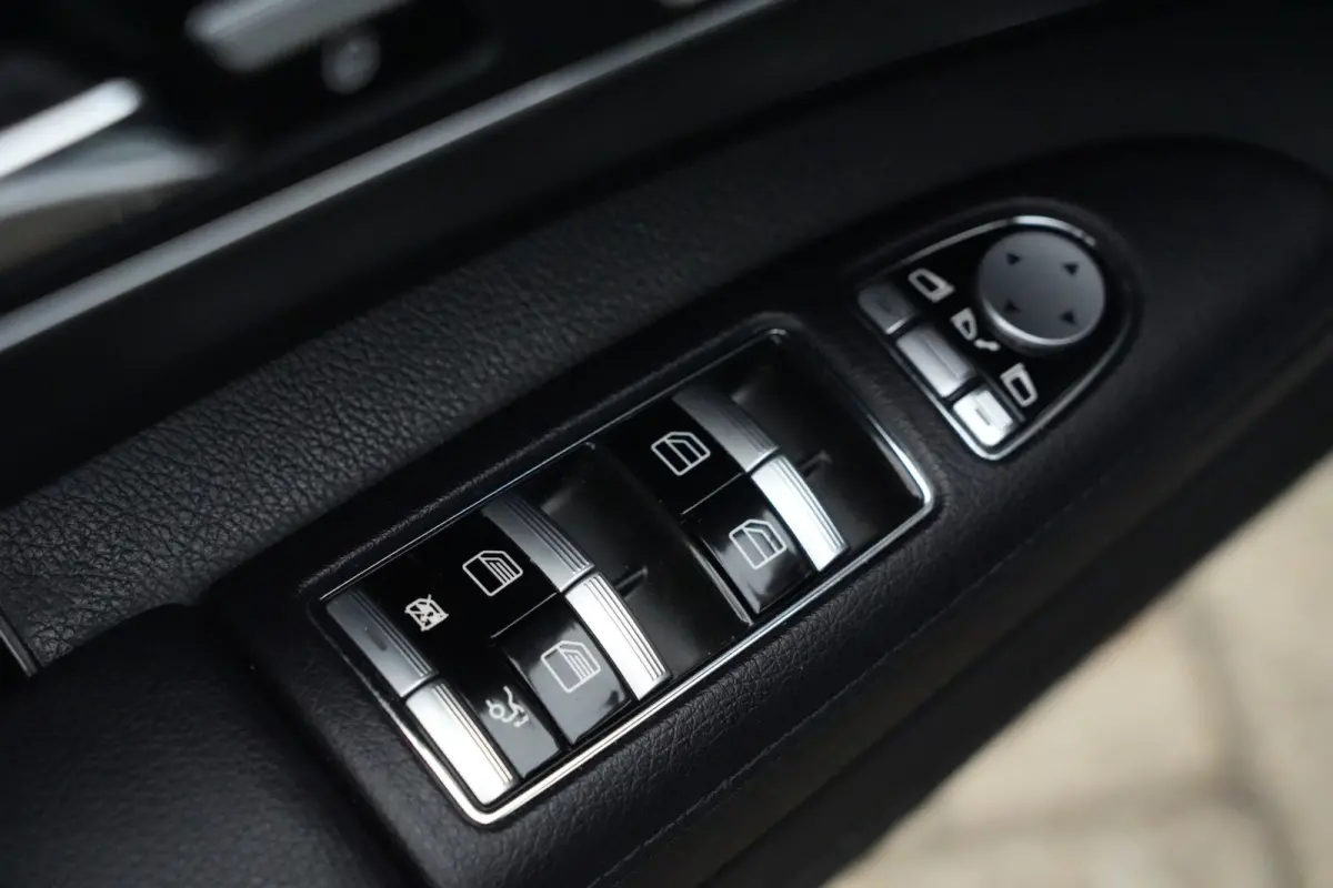 350 Prestige | 306PK | Schuifdak | HarmanKardon | NightVision | Leder | Mercedes-Benz S-Klasse 350 Prestige 306 PK met 3.5 V6 benzinemotor, schuif/-kanteldak, Harman Kardon premium audio, Ni