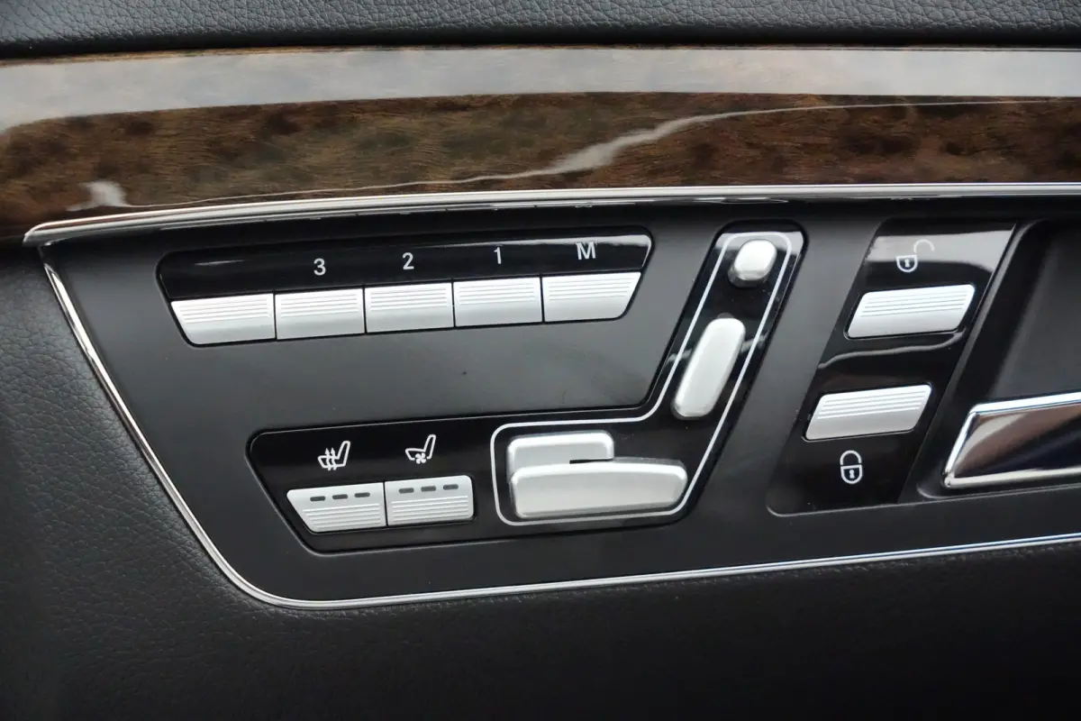 350 Prestige | 306PK | Schuifdak | HarmanKardon | NightVision | Leder | Mercedes-Benz S-Klasse 350 Prestige 306 PK met 3.5 V6 benzinemotor, schuif/-kanteldak, Harman Kardon premium audio, Ni