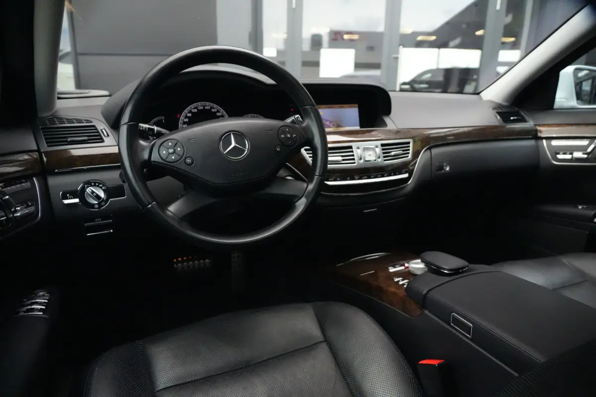 350 Prestige | 306PK | Schuifdak | HarmanKardon | NightVision | Leder | Mercedes-Benz S-Klasse 350 Prestige 306 PK met 3.5 V6 benzinemotor, schuif/-kanteldak, Harman Kardon premium audio, Ni