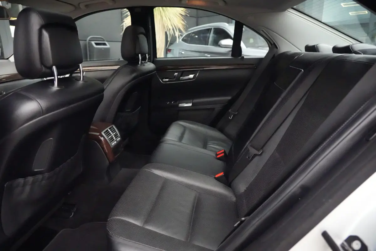 350 Prestige | 306PK | Schuifdak | HarmanKardon | NightVision | Leder | Mercedes-Benz S-Klasse 350 Prestige 306 PK met 3.5 V6 benzinemotor, schuif/-kanteldak, Harman Kardon premium audio, Ni