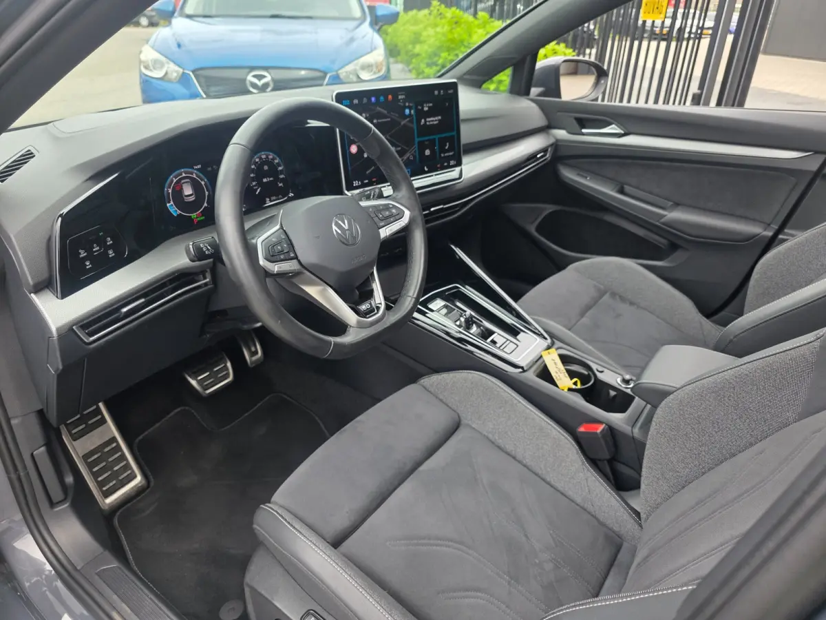 1.5 eTSI Oranje Edition | Met o.a. achteruitrijcamera, AppleCarPlay/AndroidAuto, panoramadak en cruise!
