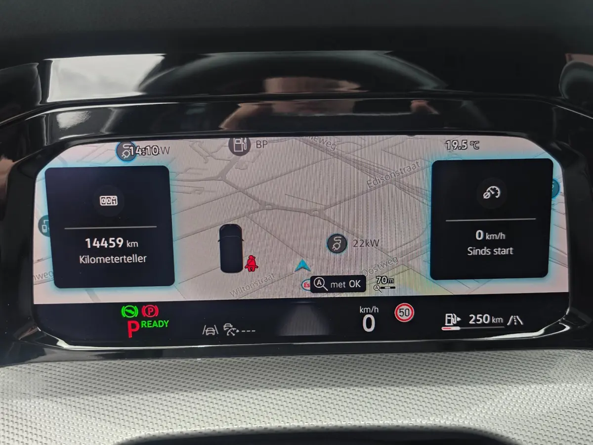 1.5 eTSI Oranje Edition | Met o.a. achteruitrijcamera, AppleCarPlay/AndroidAuto, panoramadak en cruise!