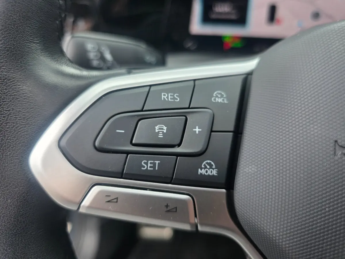 1.5 eTSI Oranje Edition | Met o.a. achteruitrijcamera, AppleCarPlay/AndroidAuto, panoramadak en cruise!