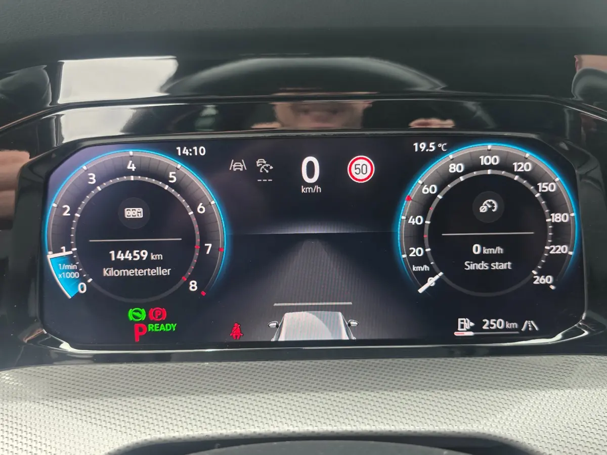 1.5 eTSI Oranje Edition | Met o.a. achteruitrijcamera, AppleCarPlay/AndroidAuto, panoramadak en cruise!