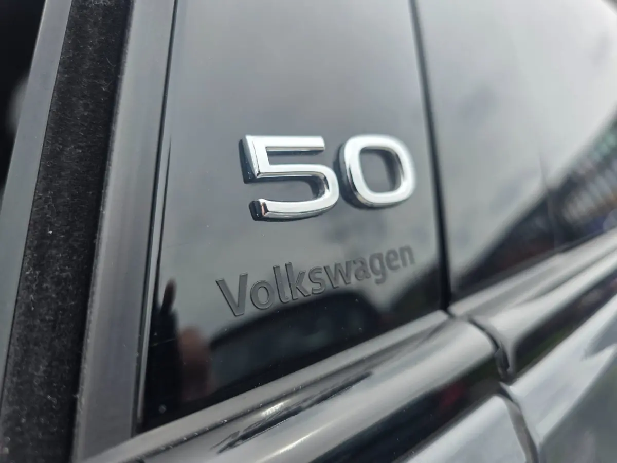 1.5 eTSI Oranje Edition | Met o.a. achteruitrijcamera, AppleCarPlay/AndroidAuto, panoramadak en cruise!