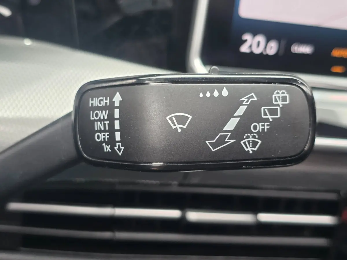 1.5 eTSI Oranje Edition | Met o.a. achteruitrijcamera, AppleCarPlay/AndroidAuto, panoramadak en cruise!