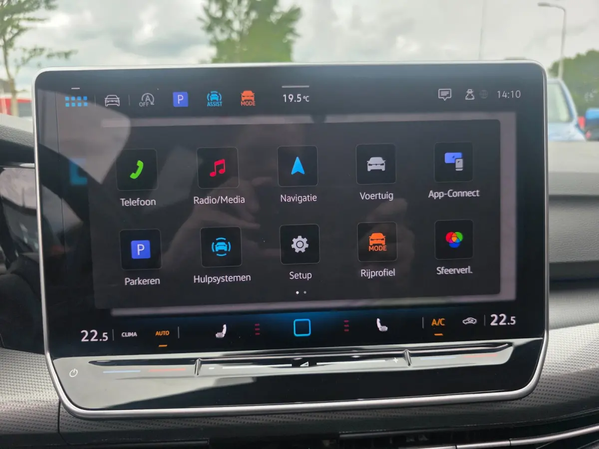 1.5 eTSI Oranje Edition | Met o.a. achteruitrijcamera, AppleCarPlay/AndroidAuto, panoramadak en cruise!