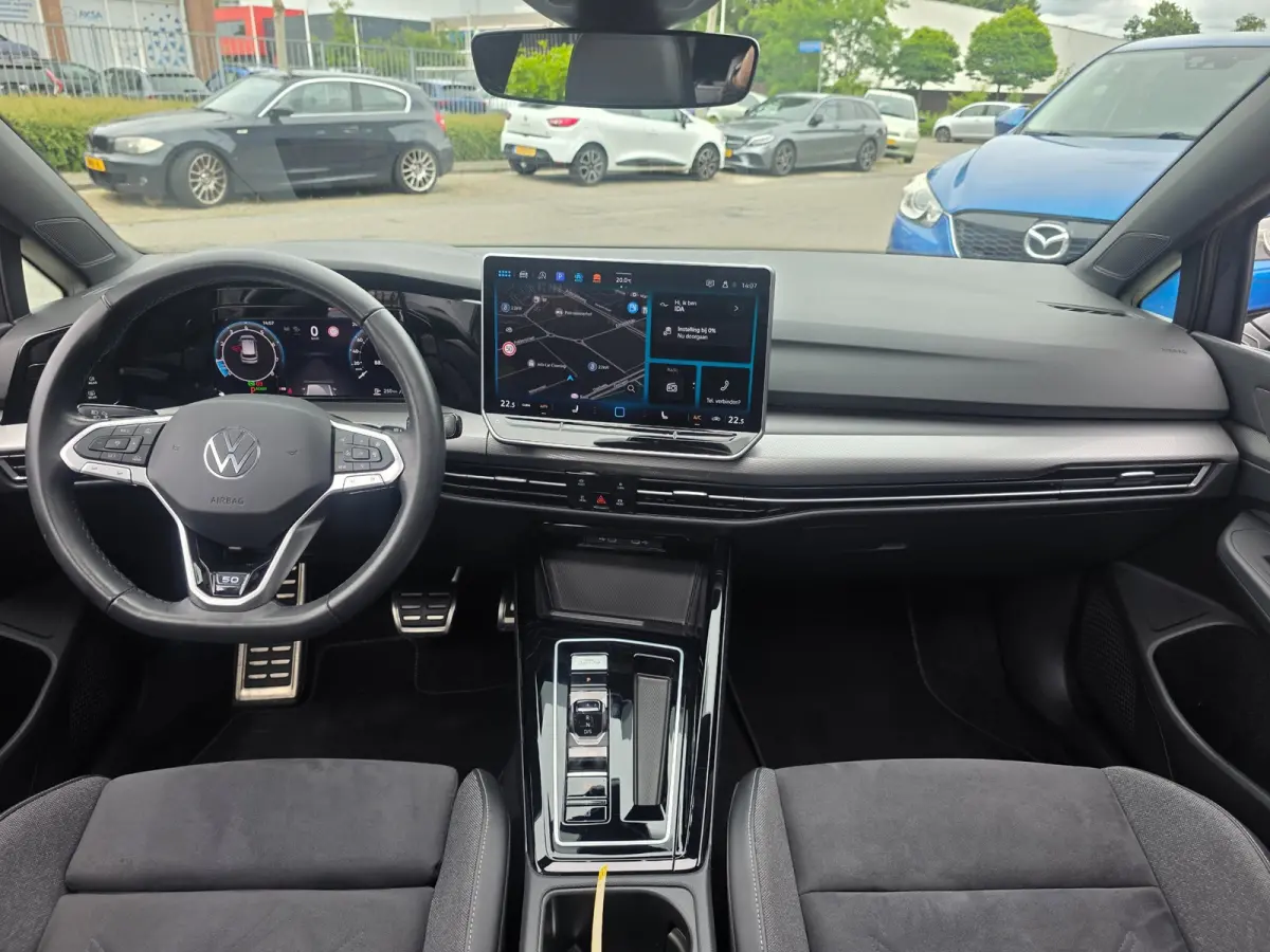 1.5 eTSI Oranje Edition | Met o.a. achteruitrijcamera, AppleCarPlay/AndroidAuto, panoramadak en cruise!