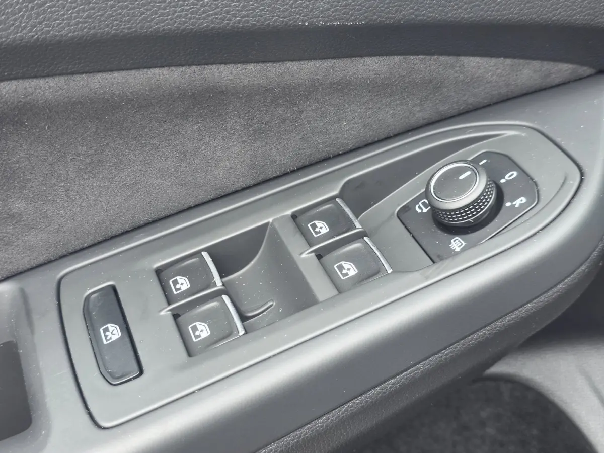 1.5 eTSI Oranje Edition | Met o.a. achteruitrijcamera, AppleCarPlay/AndroidAuto, panoramadak en cruise!