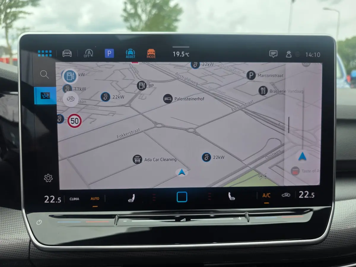 1.5 eTSI Oranje Edition | Met o.a. achteruitrijcamera, AppleCarPlay/AndroidAuto, panoramadak en cruise!