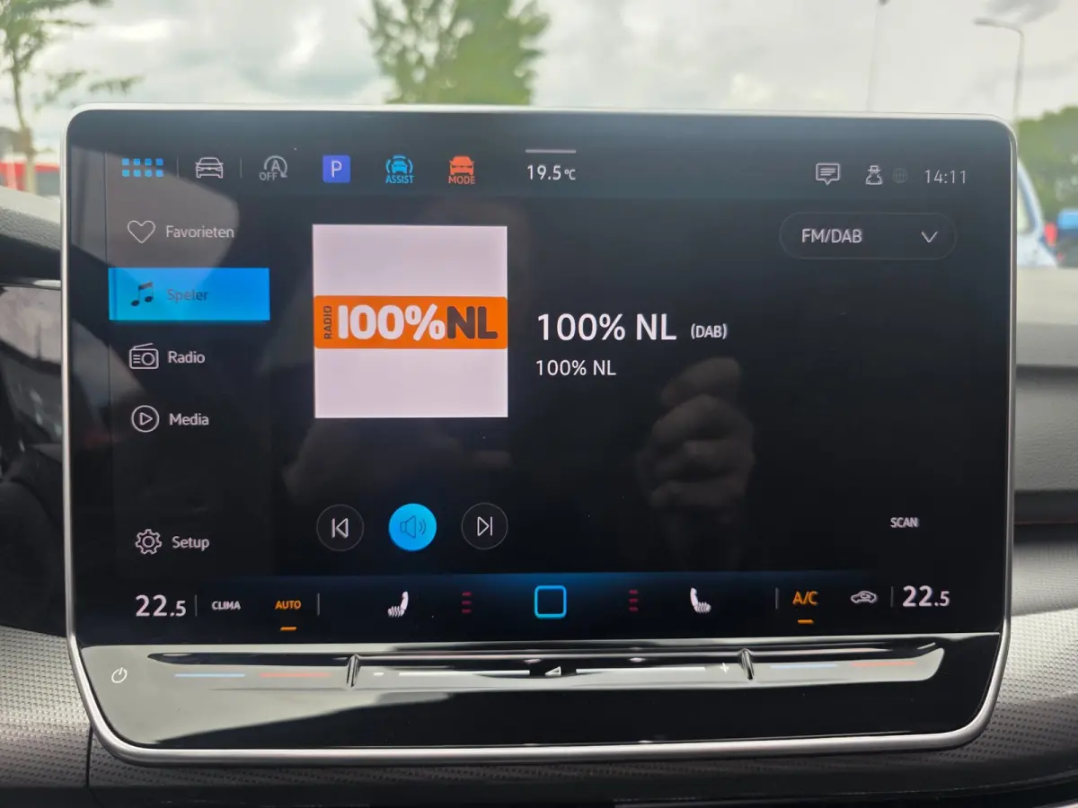 1.5 eTSI Oranje Edition | Met o.a. achteruitrijcamera, AppleCarPlay/AndroidAuto, panoramadak en cruise!