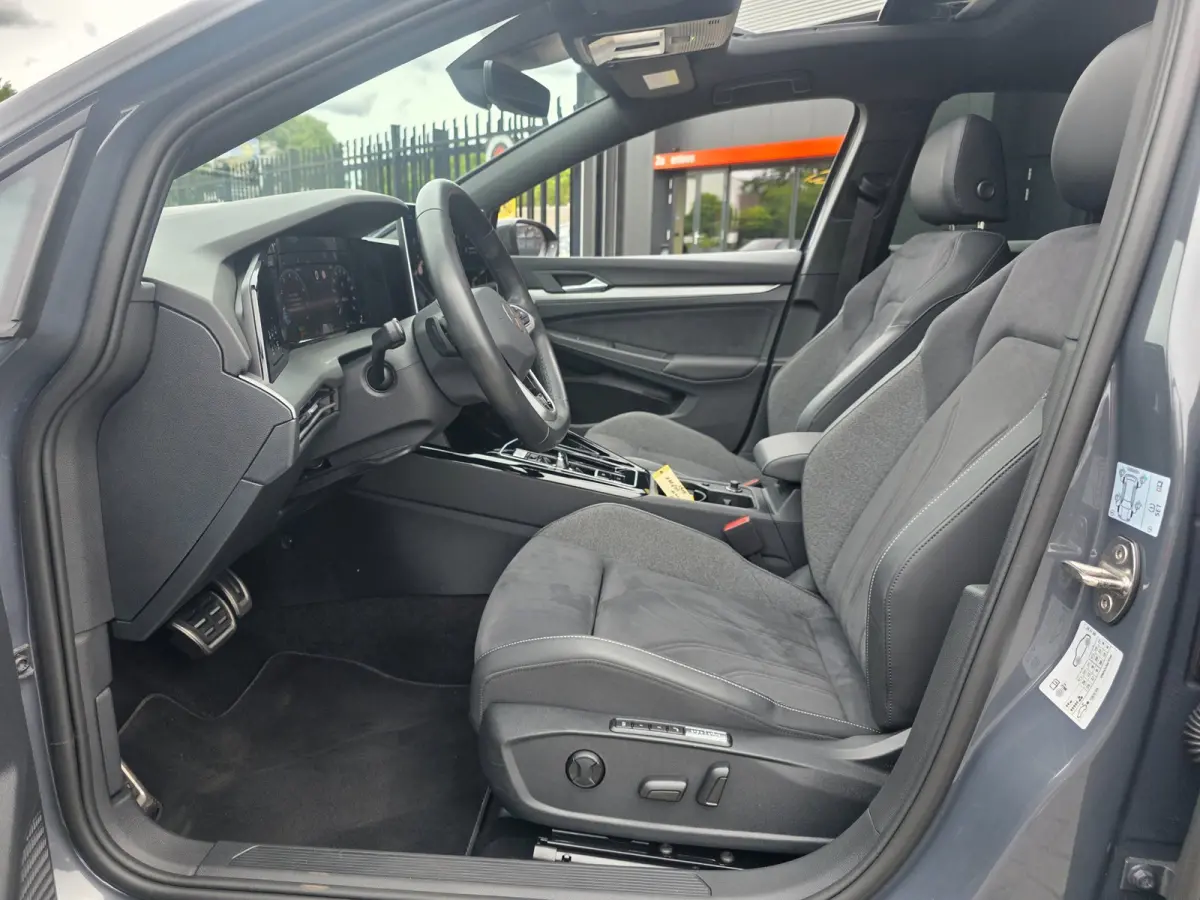 1.5 eTSI Oranje Edition | Met o.a. achteruitrijcamera, AppleCarPlay/AndroidAuto, panoramadak en cruise!