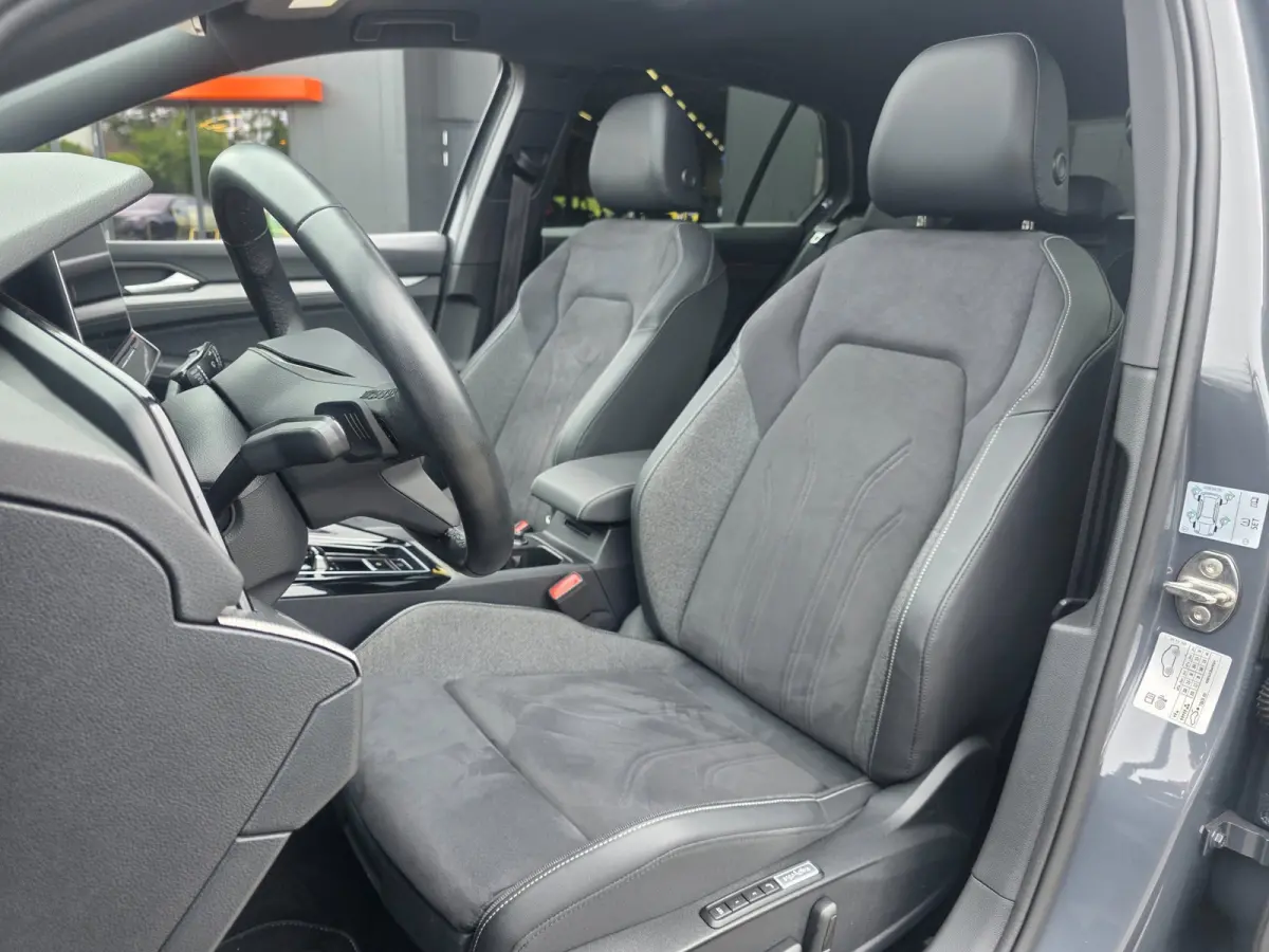 1.5 eTSI Oranje Edition | Met o.a. achteruitrijcamera, AppleCarPlay/AndroidAuto, panoramadak en cruise!