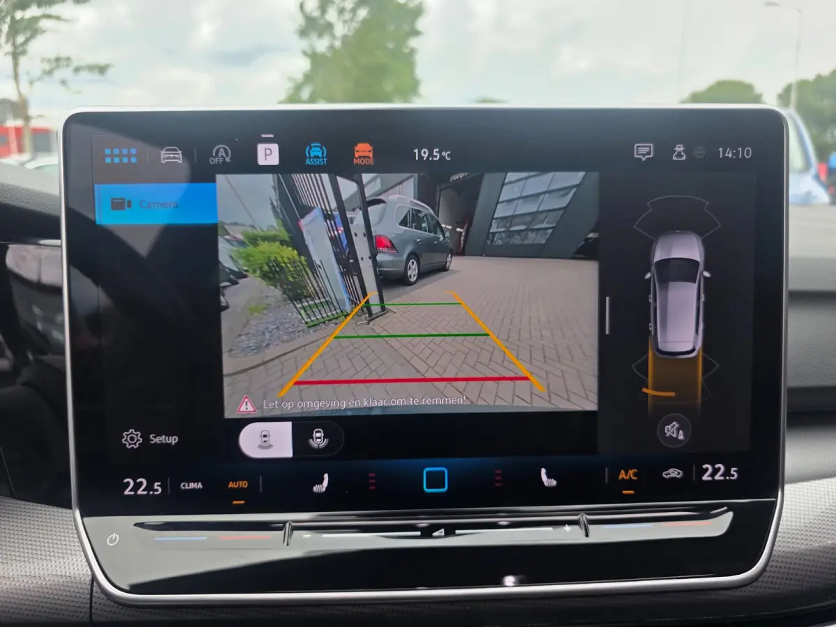 1.5 eTSI Oranje Edition | Met o.a. achteruitrijcamera, AppleCarPlay/AndroidAuto, panoramadak en cruise!