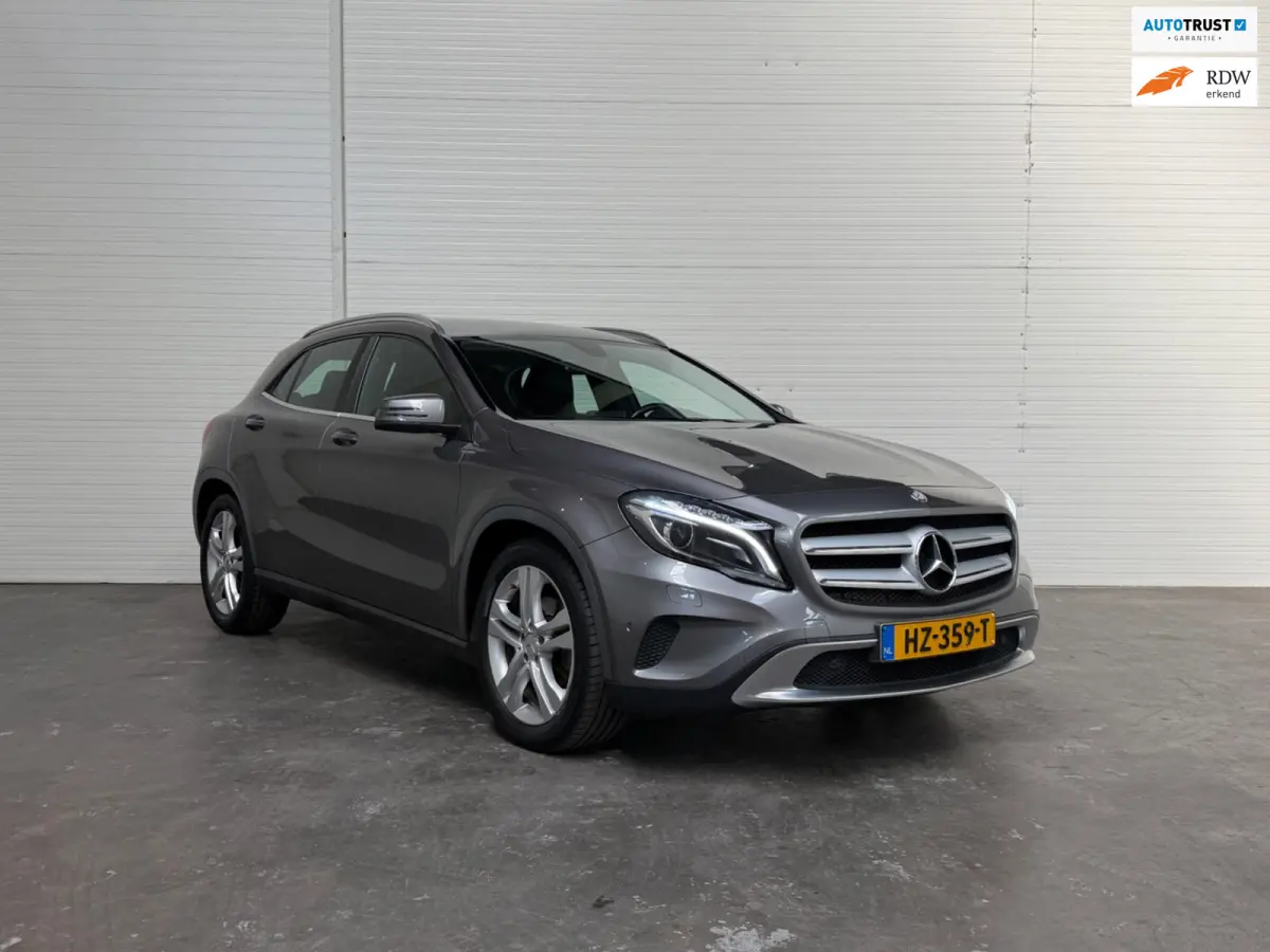 180 Prestige automaat / afneembare Trekhaak / Stoelverwarming / CC / Navi