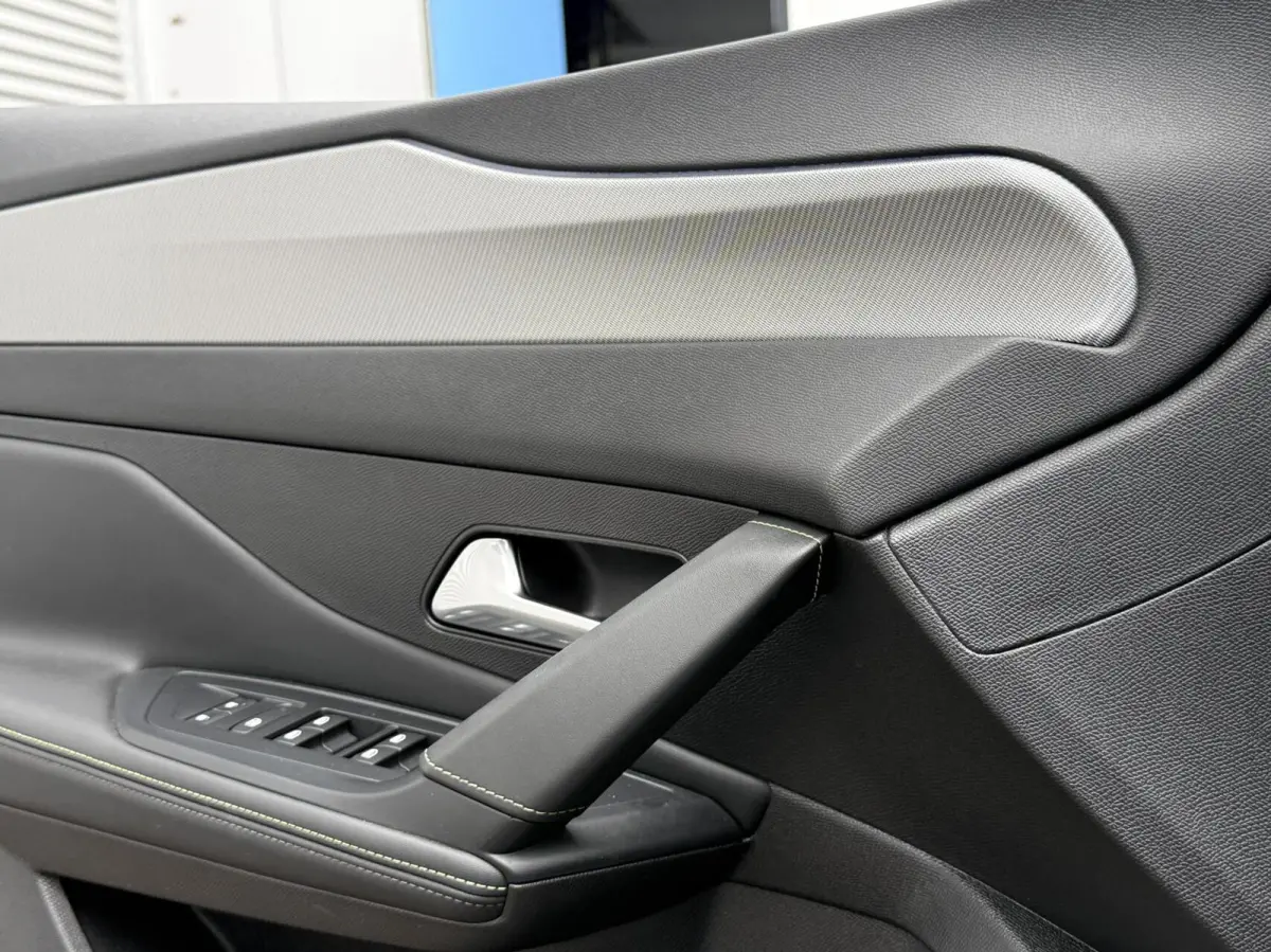 1.2 PureTech Active Pack Carplay Pano Cruis 2023 Eerste Eigenaar Vol opties Parelmoer Led Pdc 360 Camera Perfecte Staat incl 12 maanden garantie