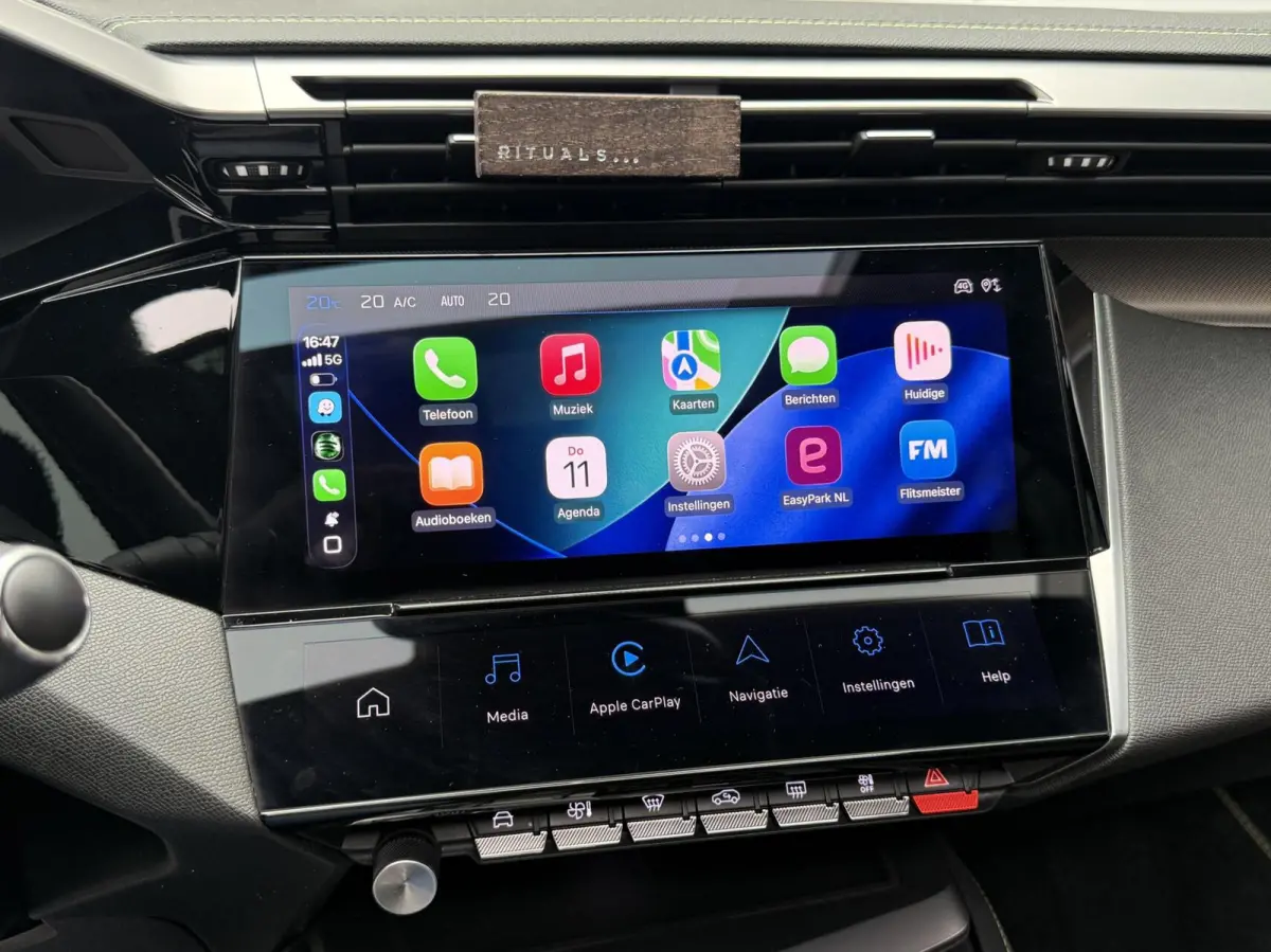1.2 PureTech Active Pack Carplay Pano Cruis 2023 Eerste Eigenaar Vol opties Parelmoer Led Pdc 360 Camera Perfecte Staat incl 12 maanden garantie