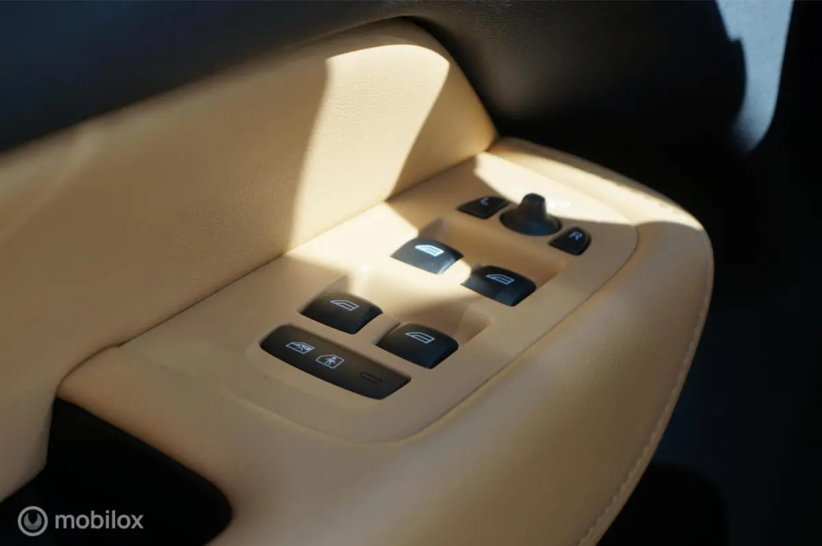 2.0 T8 Twin Engine AWD Inscription B&W Pano HUD !