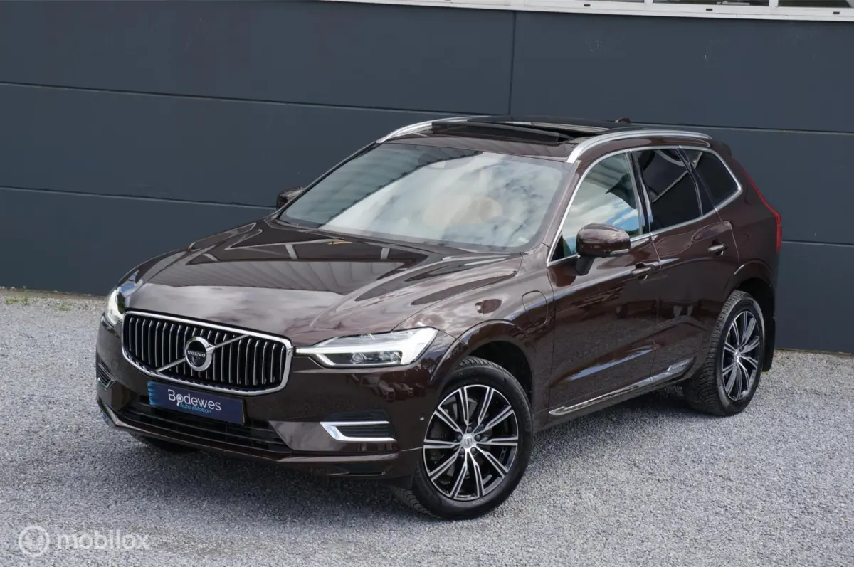 2.0 T8 Twin Engine AWD Inscription B&W Pano HUD !