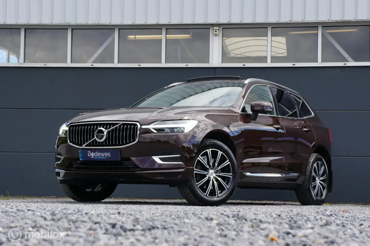 2.0 T8 Twin Engine AWD Inscription B&W Pano HUD !