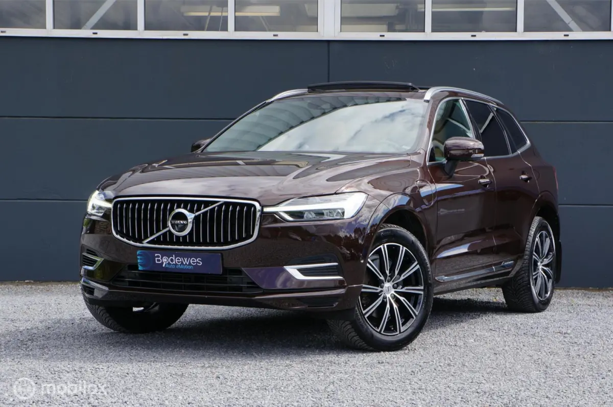 2.0 T8 Twin Engine AWD Inscription B&W Pano HUD !