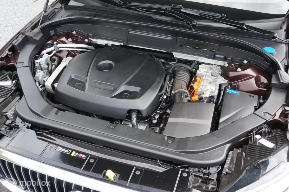 2.0 T8 Twin Engine AWD Inscription B&W Pano HUD !