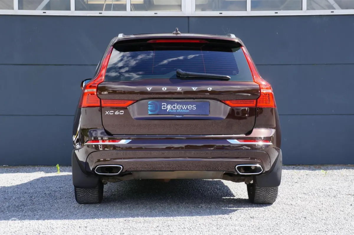 2.0 T8 Twin Engine AWD Inscription B&W Pano HUD !