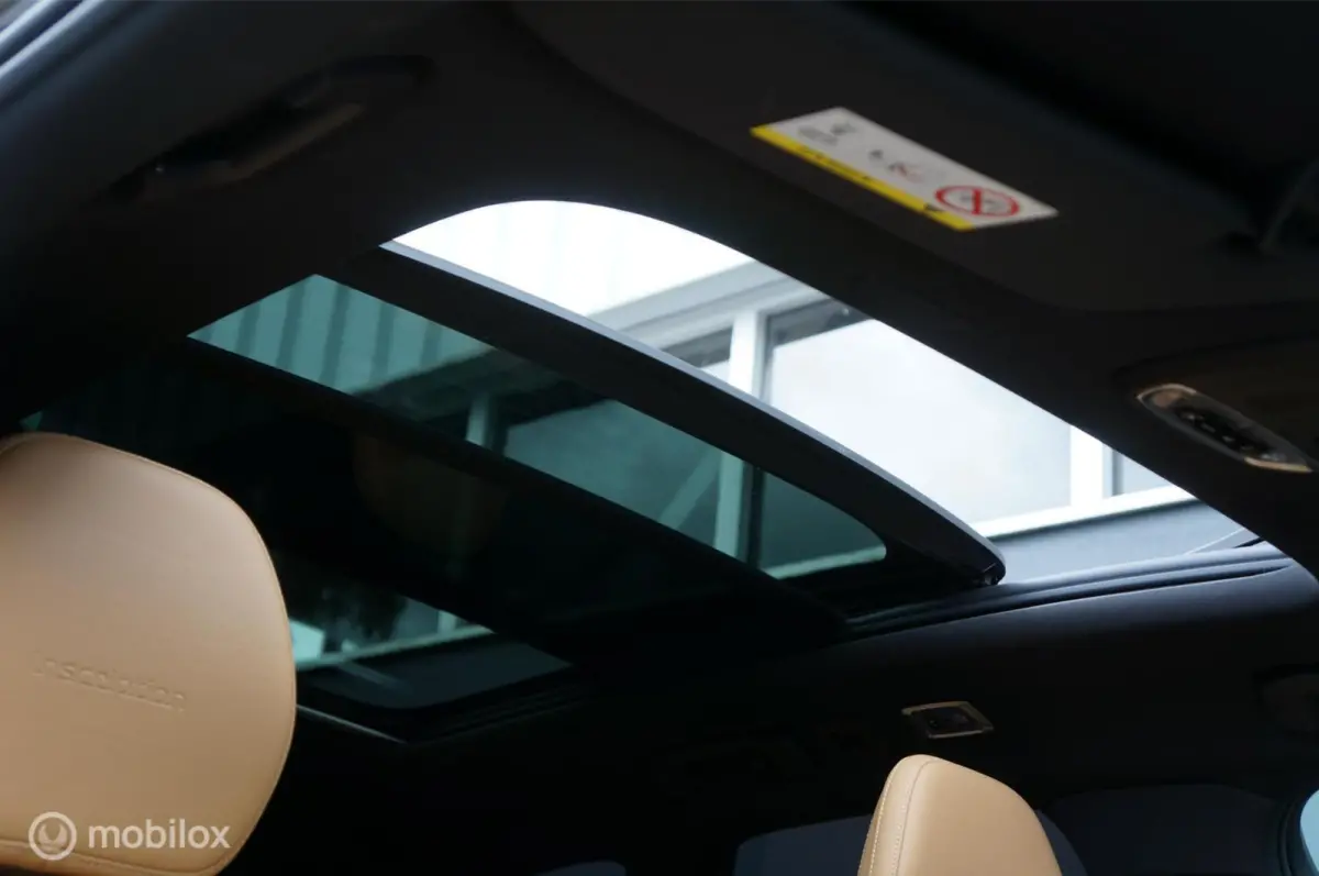 2.0 T8 Twin Engine AWD Inscription B&W Pano HUD !