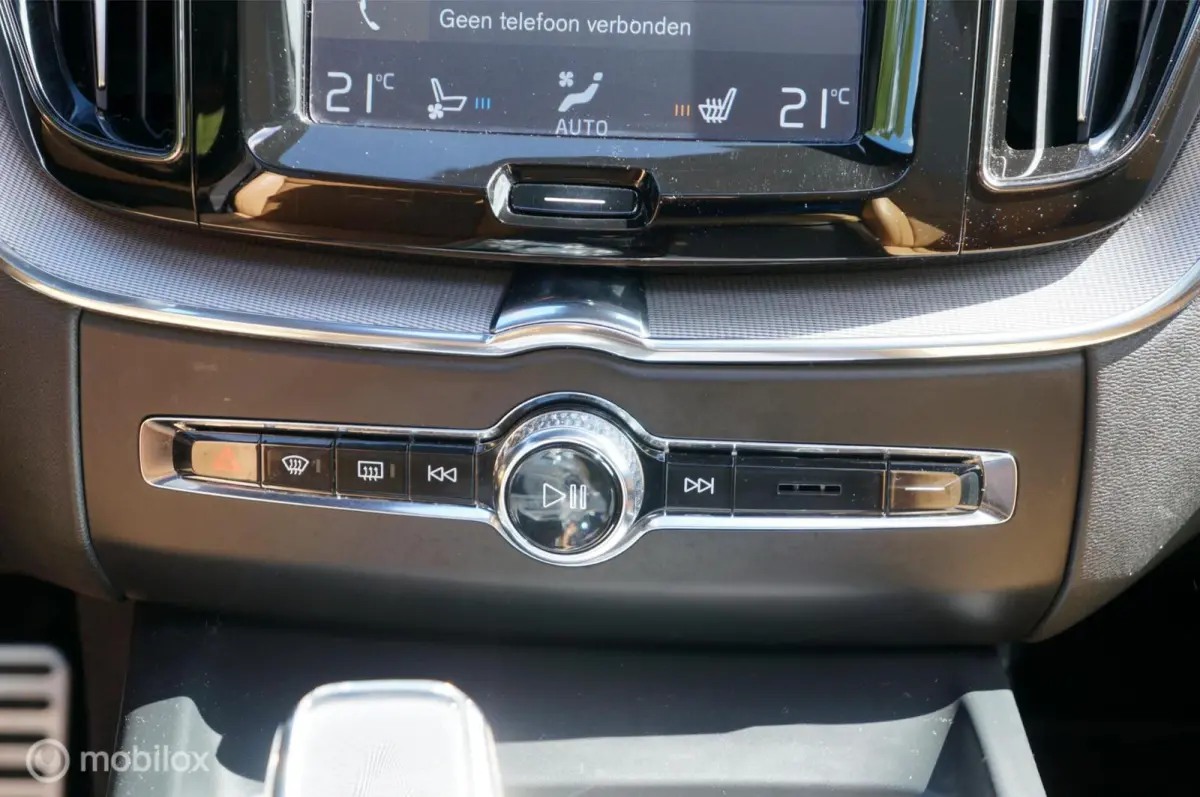 2.0 T8 Twin Engine AWD Inscription B&W Pano HUD !