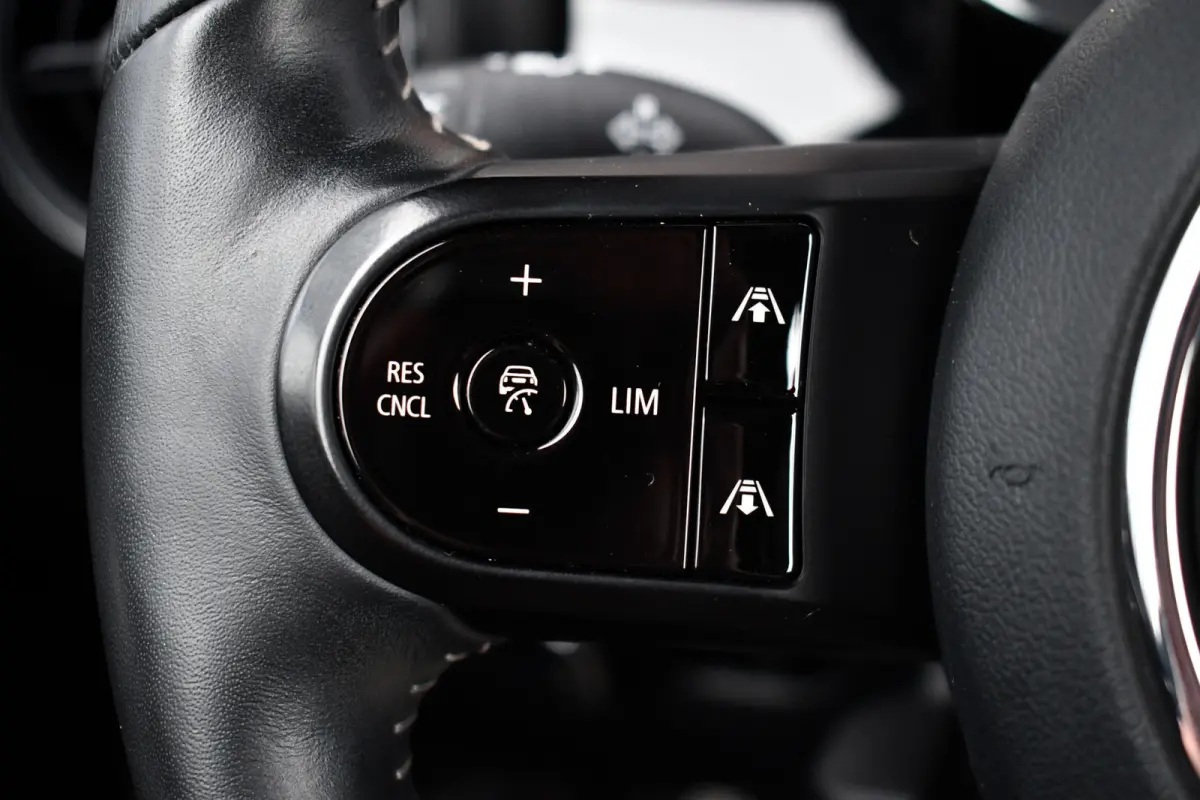 Mini 2.0 S JCW ACC HUD H/K Carplay Camera Black-pack DDC