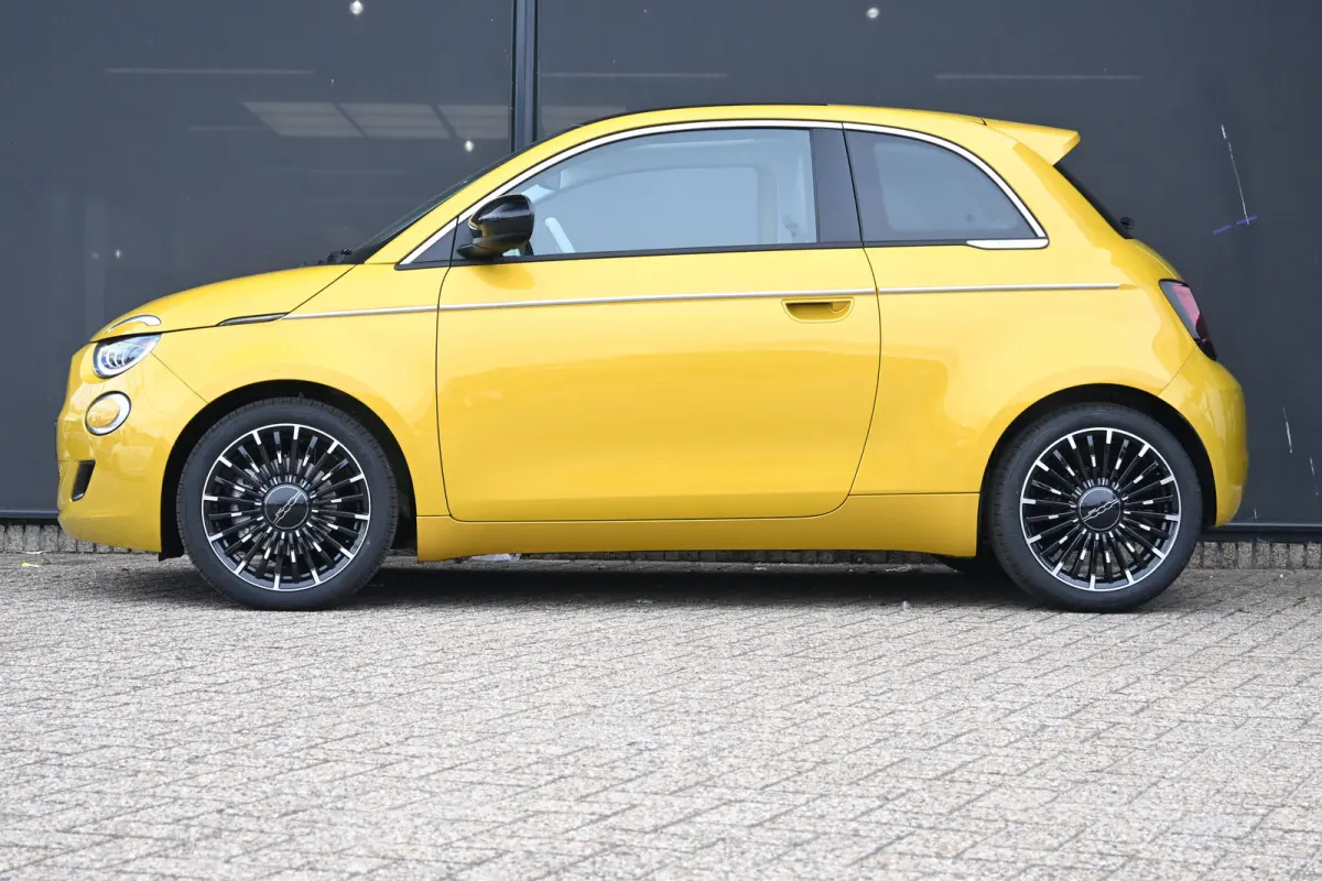 1.0 Hybrid La Prima Demo-Deal! | Navigatie | JBL | Panoramadak | Stoelverwarming | Leder | !!