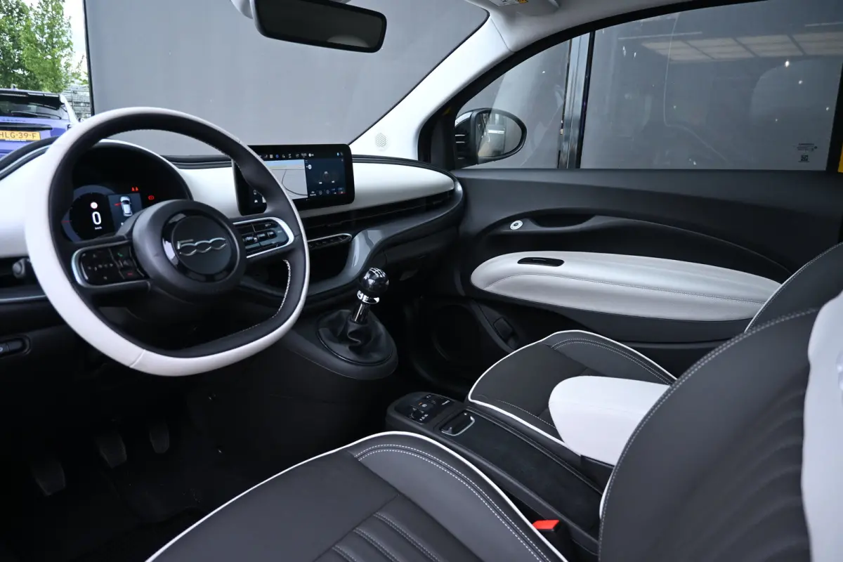 1.0 Hybrid La Prima Demo-Deal! | Navigatie | JBL | Panoramadak | Stoelverwarming | Leder | !!