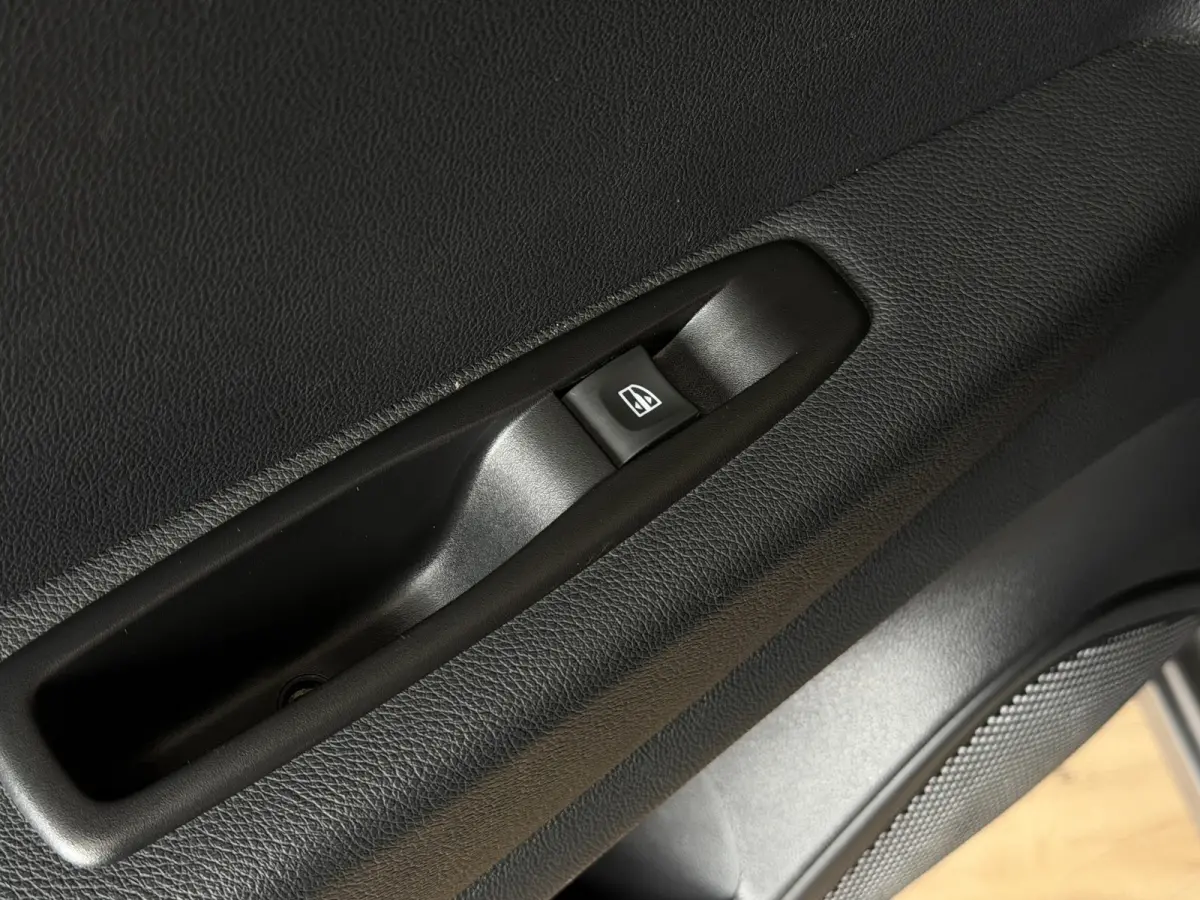 0.9 TCe Intens | R-Link Navi | Bose | 17" | Camera | PDC V+A | Led |