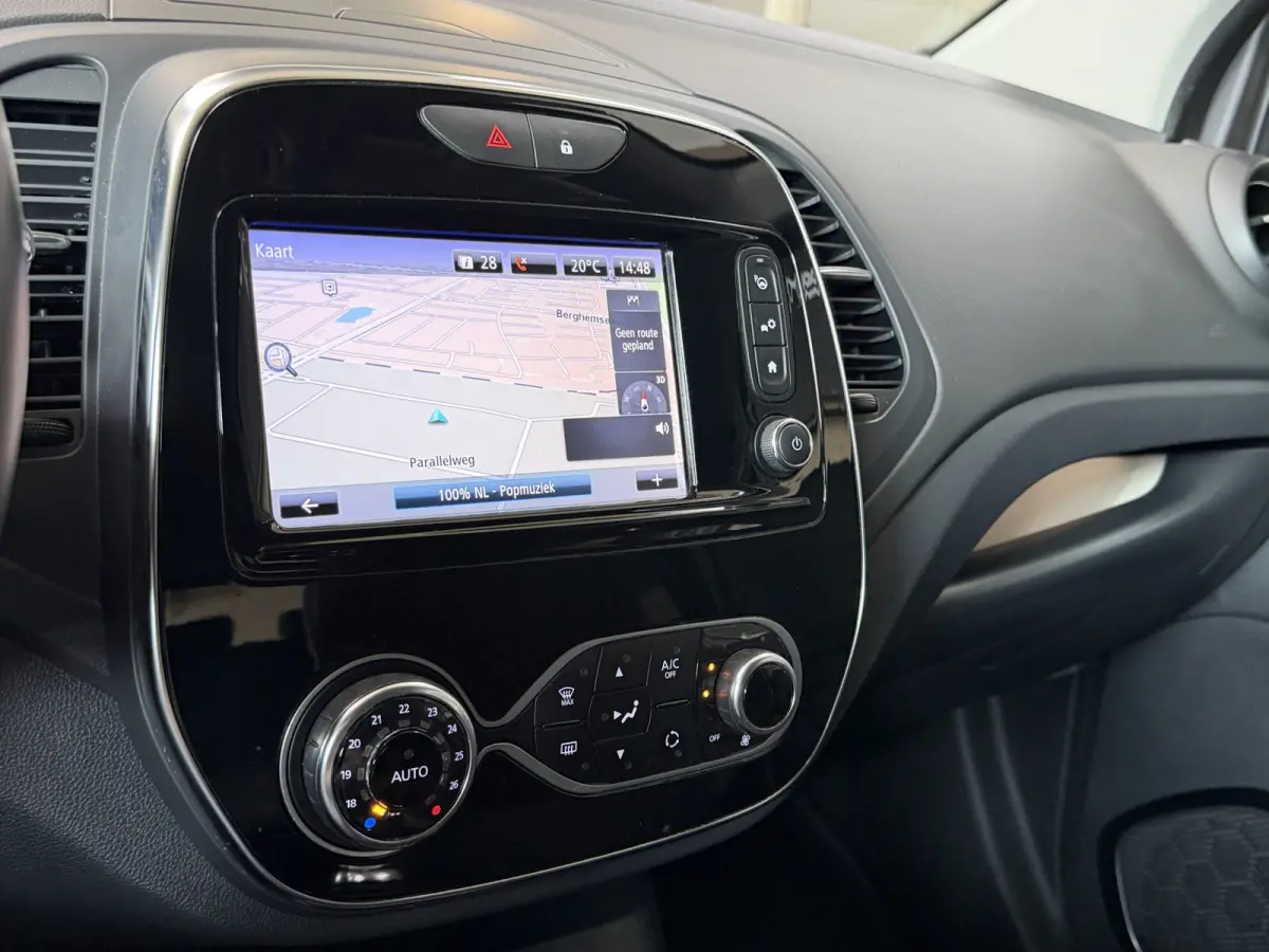 0.9 TCe Intens | R-Link Navi | Bose | 17" | Camera | PDC V+A | Led |
