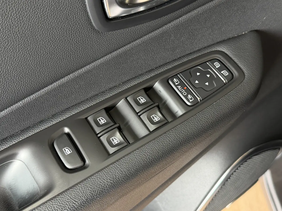 0.9 TCe Intens | R-Link Navi | Bose | 17" | Camera | PDC V+A | Led |